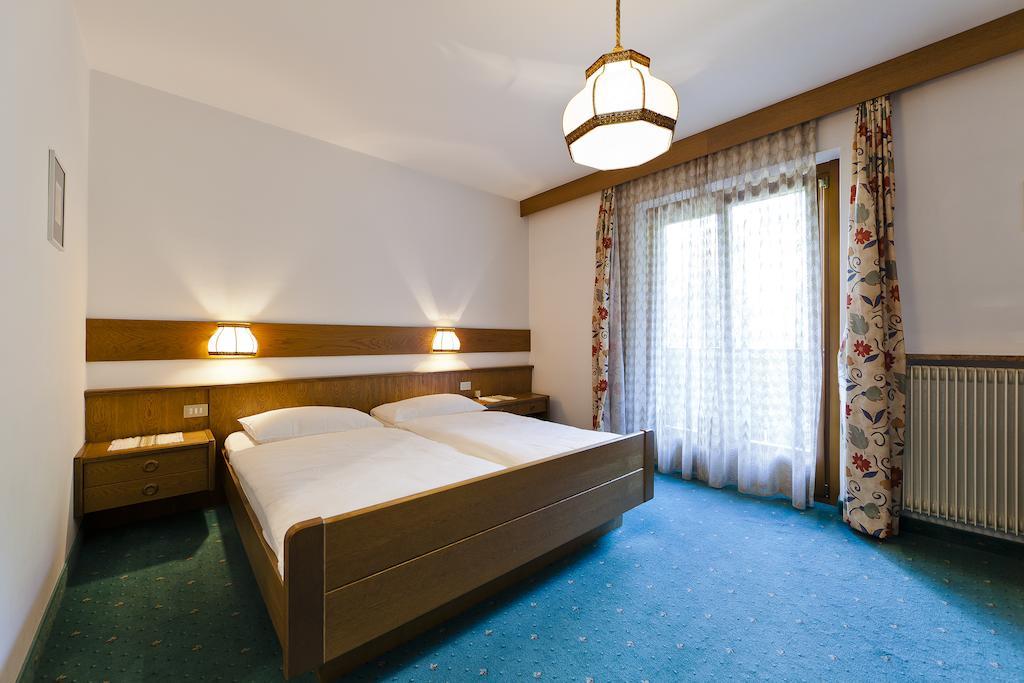Hotel Brueckenwirt - Al Ponte Монтанья Номер фото